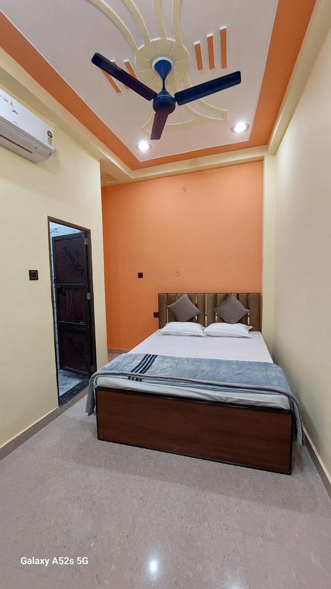 Narayani Paying Guest House Varanasi Eksteriør billede