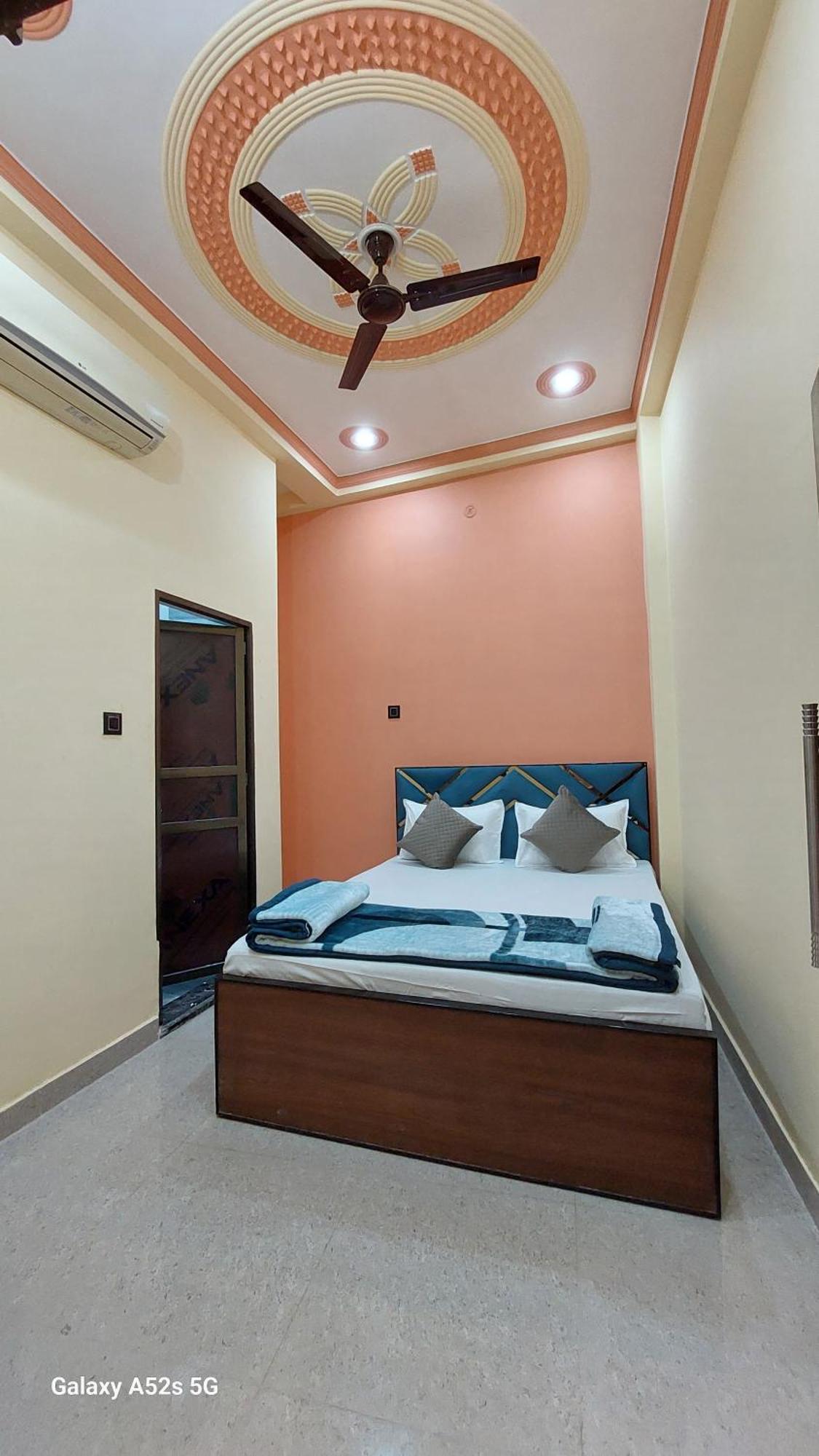 Narayani Paying Guest House Varanasi Eksteriør billede